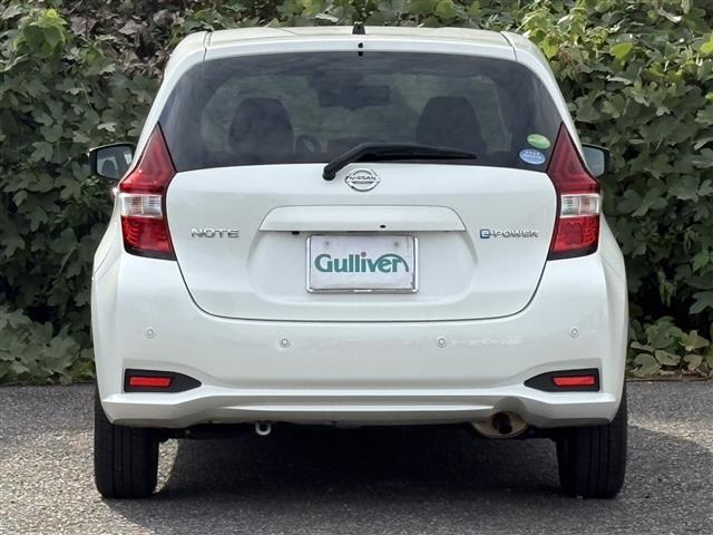 ノート ｅ－パワー　Ｘ　アダプティブクルーズ　ＢＴオーディオ　ＳＤナビゲーション　３６０°カメラ　オートライ　横滑防止装置　Ｒカメラ　運転席助手席エアバック　地デジ　レーンキープ　ＡＵＴＯエアコン　ＤＶＤ再生　ナビＴＶ（7枚目）
