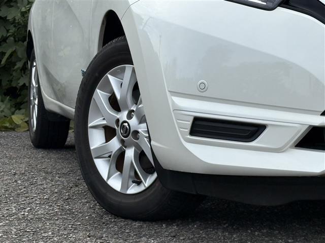 ノート ｅ－パワー　Ｘ　アダプティブクルーズ　ＢＴオーディオ　ＳＤナビゲーション　３６０°カメラ　オートライ　横滑防止装置　Ｒカメラ　運転席助手席エアバック　地デジ　レーンキープ　ＡＵＴＯエアコン　ＤＶＤ再生　ナビＴＶ（11枚目）