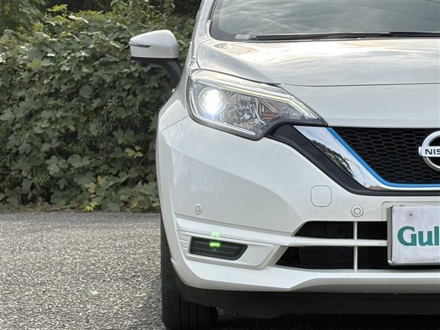 ノート ｅ－パワー　Ｘ　アダプティブクルーズ　ＢＴオーディオ　ＳＤナビゲーション　３６０°カメラ　オートライ　横滑防止装置　Ｒカメラ　運転席助手席エアバック　地デジ　レーンキープ　ＡＵＴＯエアコン　ＤＶＤ再生　ナビＴＶ（13枚目）