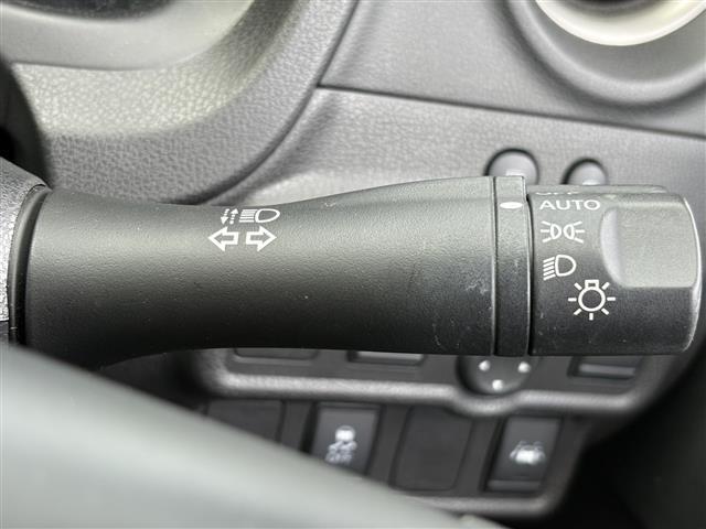 ノート ｅ－パワー　Ｘ　アダプティブクルーズ　ＢＴオーディオ　ＳＤナビゲーション　３６０°カメラ　オートライ　横滑防止装置　Ｒカメラ　運転席助手席エアバック　地デジ　レーンキープ　ＡＵＴＯエアコン　ＤＶＤ再生　ナビＴＶ（23枚目）