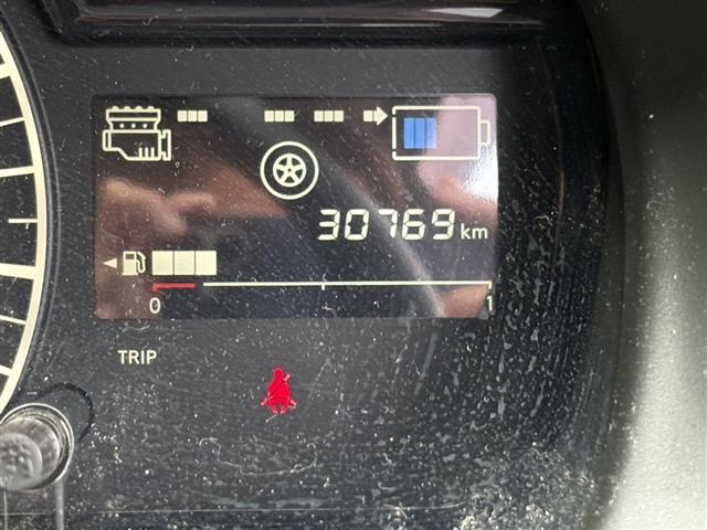 ノート ｅ－パワー　Ｘ　アダプティブクルーズ　ＢＴオーディオ　ＳＤナビゲーション　３６０°カメラ　オートライ　横滑防止装置　Ｒカメラ　運転席助手席エアバック　地デジ　レーンキープ　ＡＵＴＯエアコン　ＤＶＤ再生　ナビＴＶ（25枚目）