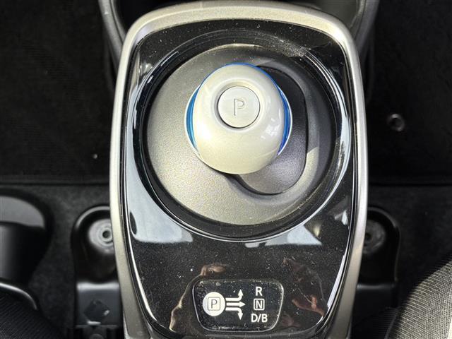 ノート ｅ－パワー　Ｘ　アダプティブクルーズ　ＢＴオーディオ　ＳＤナビゲーション　３６０°カメラ　オートライ　横滑防止装置　Ｒカメラ　運転席助手席エアバック　地デジ　レーンキープ　ＡＵＴＯエアコン　ＤＶＤ再生　ナビＴＶ（30枚目）