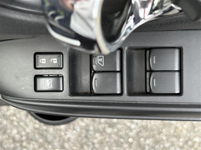 ノート ｅ－パワー　Ｘ　アダプティブクルーズ　ＢＴオーディオ　ＳＤナビゲーション　３６０°カメラ　オートライ　横滑防止装置　Ｒカメラ　運転席助手席エアバック　地デジ　レーンキープ　ＡＵＴＯエアコン　ＤＶＤ再生　ナビＴＶ（33枚目）