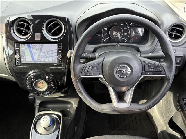 ノート ｅ－パワー　Ｘ　アダプティブクルーズ　ＢＴオーディオ　ＳＤナビゲーション　３６０°カメラ　オートライ　横滑防止装置　Ｒカメラ　運転席助手席エアバック　地デジ　レーンキープ　ＡＵＴＯエアコン　ＤＶＤ再生　ナビＴＶ（37枚目）