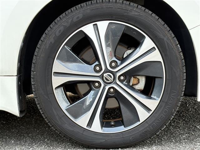 リーフ Ｘ　Ｖセレクション　レーダークルコン　Ｂｌｕｅｔｏｏｔｈオーディオ　３６０°カメラ　踏み間違い防止装置　ＬＥＤランプ　シートヒーター　クリアランスソナー　ナビ　１オーナー　オートライト　ＥＴＣ　インテリキー　ＡＢＳ（12枚目）