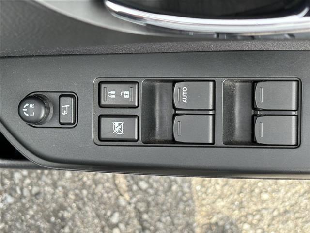 スイフト XL ワンオーナー車 TVナビ 運転席エアバッグ スマートキー オートエアコン キーフリー 横滑り防止機能 SD ABS パワステ ドライブレコーダー パワーウィンドウ ワンセグTV バックアイカメラ(29枚目)