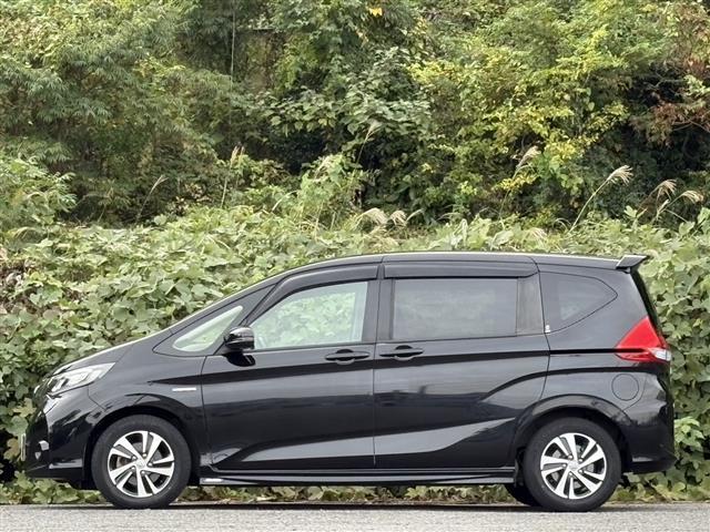 フリードハイブリッド ハイブリッド・EX レーダーC 地デジフルセグTV 車線逸脱警報装置 シ-トヒ-タ- AUX リヤカメラ LEDライト フルオートエアコン ABS DVD再生可 ウォークスルー サイドエアバッグ キーフリー ナビ&TV(5枚目)