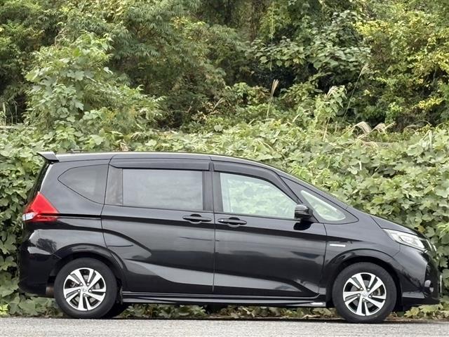 フリードハイブリッド ハイブリッド・EX レーダーC 地デジフルセグTV 車線逸脱警報装置 シ-トヒ-タ- AUX リヤカメラ LEDライト フルオートエアコン ABS DVD再生可 ウォークスルー サイドエアバッグ キーフリー ナビ&TV(9枚目)