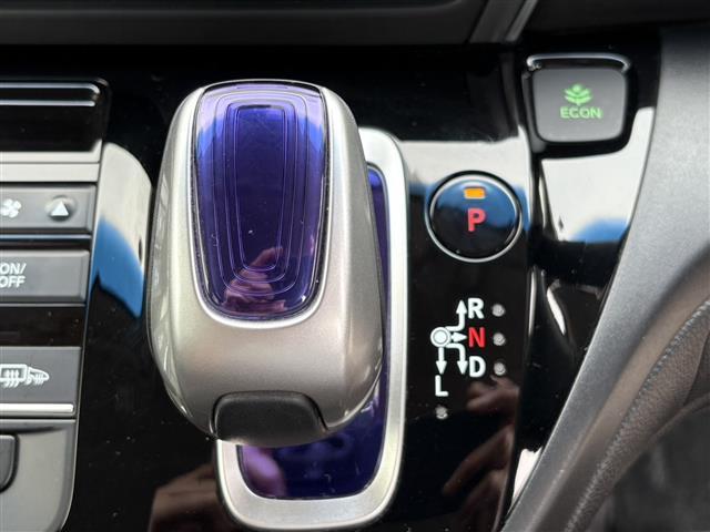 フリードハイブリッド ハイブリッド・EX レーダーC 地デジフルセグTV 車線逸脱警報装置 シ-トヒ-タ- AUX リヤカメラ LEDライト フルオートエアコン ABS DVD再生可 ウォークスルー サイドエアバッグ キーフリー ナビ&TV(29枚目)