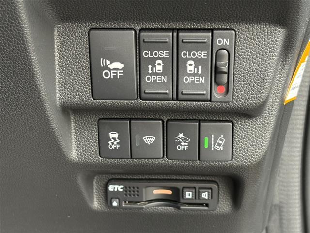 フリードハイブリッド ハイブリッド・EX レーダーC 地デジフルセグTV 車線逸脱警報装置 シ-トヒ-タ- AUX リヤカメラ LEDライト フルオートエアコン ABS DVD再生可 ウォークスルー サイドエアバッグ キーフリー ナビ&TV(30枚目)