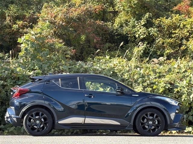 Ｃ－ＨＲ Ｇ　モード　ネロ　車線逸脱警告　レーダークルコン　リアカメラ　衝突軽減　ブルートゥース　ＬＥＤヘッドライ　シートＨ　横滑り防止　オートライト　パワーウインドウ　アイドリングストップ　オートエアコン　フルセグテレビ　ＳＤ（9枚目）