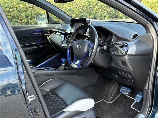 Ｃ－ＨＲ Ｇ　モード　ネロ　車線逸脱警告　レーダークルコン　リアカメラ　衝突軽減　ブルートゥース　ＬＥＤヘッドライ　シートＨ　横滑り防止　オートライト　パワーウインドウ　アイドリングストップ　オートエアコン　フルセグテレビ　ＳＤ（16枚目）