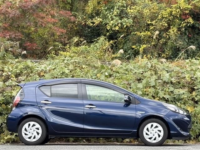 アクア Ｓスタイルブラック　社外メモリーナビ　バックカメラ　フルセグ　　ＤＶＤ　Ｂｌｕｅｔｏｏｔｈ　ビルトインＥＴＣ　ＬＥＤヘッドライト　オートライト　フォグランプ　オートハイビーム　レーンキープ　スマートキー　プッシュスタート（9枚目）