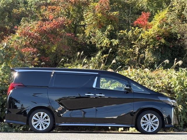 アルファード ２．５Ｓ　タイプゴールドＩＩＩ　ナビＴＶ　フルセグテレビ　ＢＴ接続　クリアランスソナー　レーンアシスト　オートハイビーム　ＴＳＳ　オットマン　ＢＭ　オートライト　ＬＥＤヘッドライト　ドライブレコーダー　ＤＶＤ　ＥＴＣ　オートエアコン（9枚目）