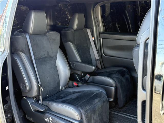 アルファード ２．５Ｓ　タイプゴールドＩＩＩ　ナビＴＶ　フルセグテレビ　ＢＴ接続　クリアランスソナー　レーンアシスト　オートハイビーム　ＴＳＳ　オットマン　ＢＭ　オートライト　ＬＥＤヘッドライト　ドライブレコーダー　ＤＶＤ　ＥＴＣ　オートエアコン（17枚目）