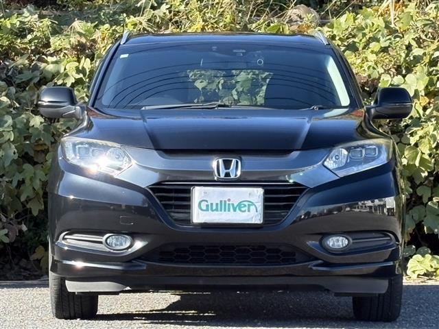 ヴェゼル ハイブリッドＺ　ＢＬＵＥＴＯＯＴＨ　Ｒカメ　スマキー　ワンオーナー　ＬＥＤランプ　シ－トヒ－タ－　サイドカーテンエアバック　運転席助手席エアバッグ　ＶＳＡ　パワーステアリング　フルオートエアコン　キーフリ　ナビＴＶ（3枚目）