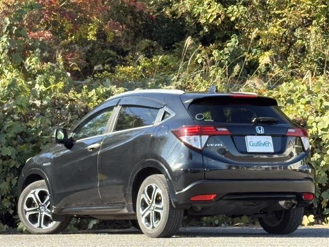 ヴェゼル ハイブリッドＺ　ＢＬＵＥＴＯＯＴＨ　Ｒカメ　スマキー　ワンオーナー　ＬＥＤランプ　シ－トヒ－タ－　サイドカーテンエアバック　運転席助手席エアバッグ　ＶＳＡ　パワーステアリング　フルオートエアコン　キーフリ　ナビＴＶ（6枚目）