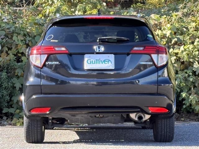 ヴェゼル ハイブリッドＺ　ＢＬＵＥＴＯＯＴＨ　Ｒカメ　スマキー　ワンオーナー　ＬＥＤランプ　シ－トヒ－タ－　サイドカーテンエアバック　運転席助手席エアバッグ　ＶＳＡ　パワーステアリング　フルオートエアコン　キーフリ　ナビＴＶ（7枚目）