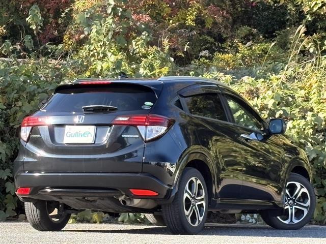 ヴェゼル ハイブリッドＺ　ＢＬＵＥＴＯＯＴＨ　Ｒカメ　スマキー　ワンオーナー　ＬＥＤランプ　シ－トヒ－タ－　サイドカーテンエアバック　運転席助手席エアバッグ　ＶＳＡ　パワーステアリング　フルオートエアコン　キーフリ　ナビＴＶ（8枚目）