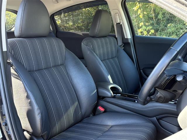 ヴェゼル ハイブリッドＺ　ＢＬＵＥＴＯＯＴＨ　Ｒカメ　スマキー　ワンオーナー　ＬＥＤランプ　シ－トヒ－タ－　サイドカーテンエアバック　運転席助手席エアバッグ　ＶＳＡ　パワーステアリング　フルオートエアコン　キーフリ　ナビＴＶ（15枚目）