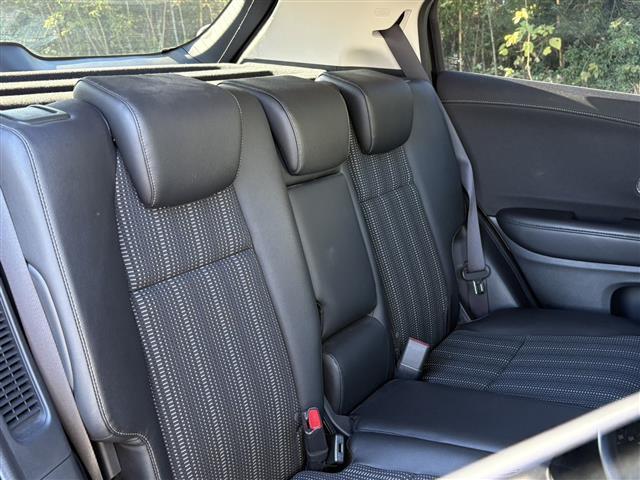 ヴェゼル ハイブリッドＺ　ＢＬＵＥＴＯＯＴＨ　Ｒカメ　スマキー　ワンオーナー　ＬＥＤランプ　シ－トヒ－タ－　サイドカーテンエアバック　運転席助手席エアバッグ　ＶＳＡ　パワーステアリング　フルオートエアコン　キーフリ　ナビＴＶ（17枚目）