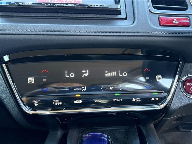 ヴェゼル ハイブリッドＺ　ＢＬＵＥＴＯＯＴＨ　Ｒカメ　スマキー　ワンオーナー　ＬＥＤランプ　シ－トヒ－タ－　サイドカーテンエアバック　運転席助手席エアバッグ　ＶＳＡ　パワーステアリング　フルオートエアコン　キーフリ　ナビＴＶ（22枚目）