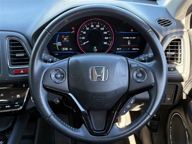 ヴェゼル ハイブリッドＺ　ＢＬＵＥＴＯＯＴＨ　Ｒカメ　スマキー　ワンオーナー　ＬＥＤランプ　シ－トヒ－タ－　サイドカーテンエアバック　運転席助手席エアバッグ　ＶＳＡ　パワーステアリング　フルオートエアコン　キーフリ　ナビＴＶ（24枚目）