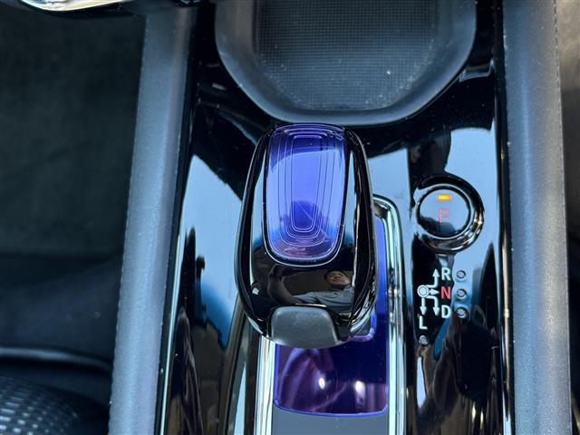 ヴェゼル ハイブリッドＺ　ＢＬＵＥＴＯＯＴＨ　Ｒカメ　スマキー　ワンオーナー　ＬＥＤランプ　シ－トヒ－タ－　サイドカーテンエアバック　運転席助手席エアバッグ　ＶＳＡ　パワーステアリング　フルオートエアコン　キーフリ　ナビＴＶ（29枚目）