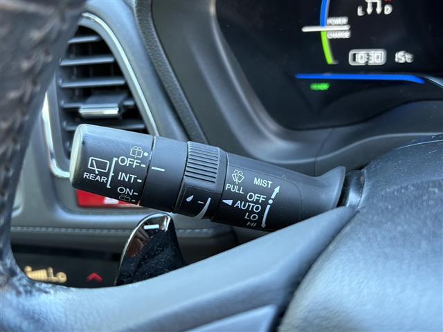 ヴェゼル ハイブリッドＺ　ＢＬＵＥＴＯＯＴＨ　Ｒカメ　スマキー　ワンオーナー　ＬＥＤランプ　シ－トヒ－タ－　サイドカーテンエアバック　運転席助手席エアバッグ　ＶＳＡ　パワーステアリング　フルオートエアコン　キーフリ　ナビＴＶ（31枚目）