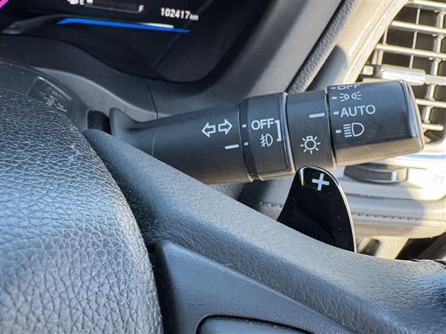 ヴェゼル ハイブリッドＺ　ＢＬＵＥＴＯＯＴＨ　Ｒカメ　スマキー　ワンオーナー　ＬＥＤランプ　シ－トヒ－タ－　サイドカーテンエアバック　運転席助手席エアバッグ　ＶＳＡ　パワーステアリング　フルオートエアコン　キーフリ　ナビＴＶ（32枚目）