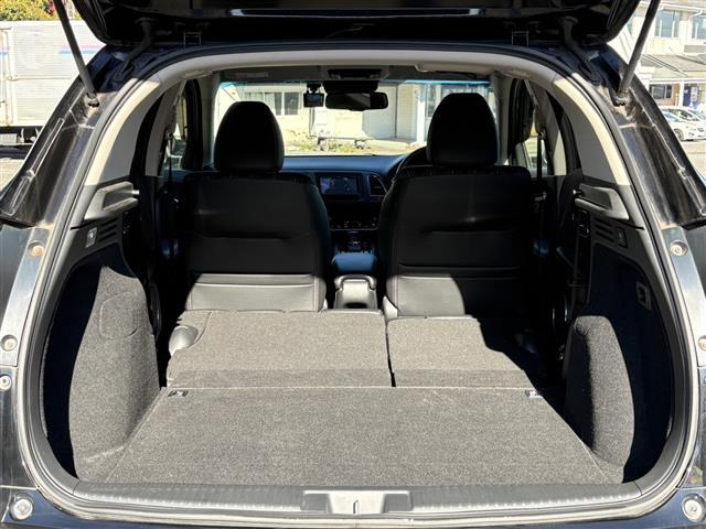 ヴェゼル ハイブリッドＺ　ＢＬＵＥＴＯＯＴＨ　Ｒカメ　スマキー　ワンオーナー　ＬＥＤランプ　シ－トヒ－タ－　サイドカーテンエアバック　運転席助手席エアバッグ　ＶＳＡ　パワーステアリング　フルオートエアコン　キーフリ　ナビＴＶ（37枚目）