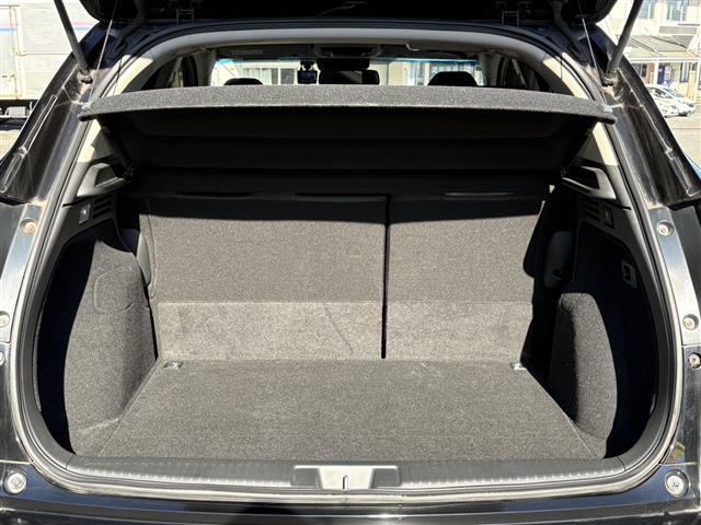 ヴェゼル ハイブリッドＺ　ＢＬＵＥＴＯＯＴＨ　Ｒカメ　スマキー　ワンオーナー　ＬＥＤランプ　シ－トヒ－タ－　サイドカーテンエアバック　運転席助手席エアバッグ　ＶＳＡ　パワーステアリング　フルオートエアコン　キーフリ　ナビＴＶ（38枚目）