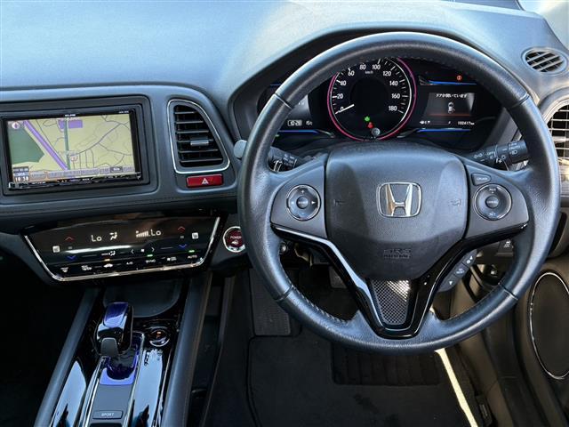 ヴェゼル ハイブリッドＺ　ＢＬＵＥＴＯＯＴＨ　Ｒカメ　スマキー　ワンオーナー　ＬＥＤランプ　シ－トヒ－タ－　サイドカーテンエアバック　運転席助手席エアバッグ　ＶＳＡ　パワーステアリング　フルオートエアコン　キーフリ　ナビＴＶ（39枚目）