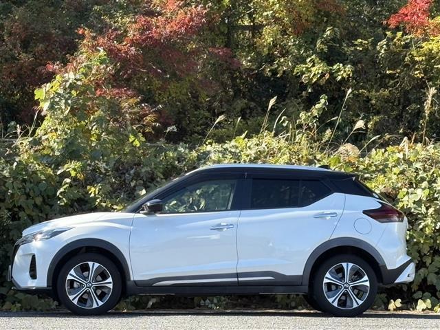 キックス Ｘ　パーキングセンサー　ブルートゥースオーディオ　地デジ　ナビ＆ＴＶ　ＶＤＣ　追従クルコン　スマートキー　ＤＶＤ再生　ＬＥＤヘッド　レーンアシスト　パワーステアリング　ＥＴＣ　オートライト　ＡＡＣ　ＡＢＳ（5枚目）