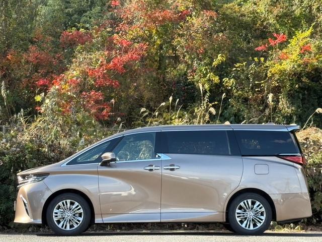 アルファード Ｚ　左右独立ムーンルーフ　トヨタチームメイト　ユニバーサルステップ　アドバンストパーク　パーキングサポートブレーキ　アドバンストブレーキ　パノラミックビューモニター純正ナビ　パワーリアゲート　両側パワスラ（4枚目）