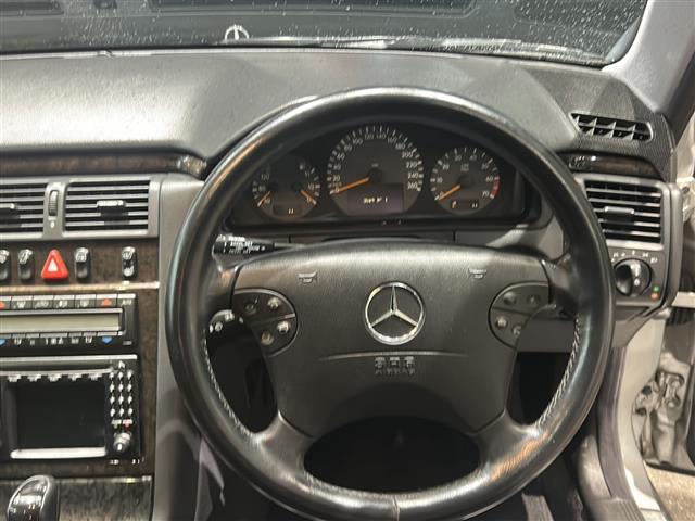 Eクラス E320(4枚目)