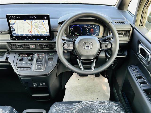 ｅ：ＨＥＶスパーダ　ホンダセンシング　ナビＨｏｎｄａ　ＣＯＮＮＥＣＴナビ／　ＣＤ／ＤＶＤ／ＤＴＶ／Ｂｌｕｅｔｏｏｔｈ　バックカメラ　レーダークルーズコントロール　ハーフレザーシート　パワーバックドア　シートヒーター(5枚目)