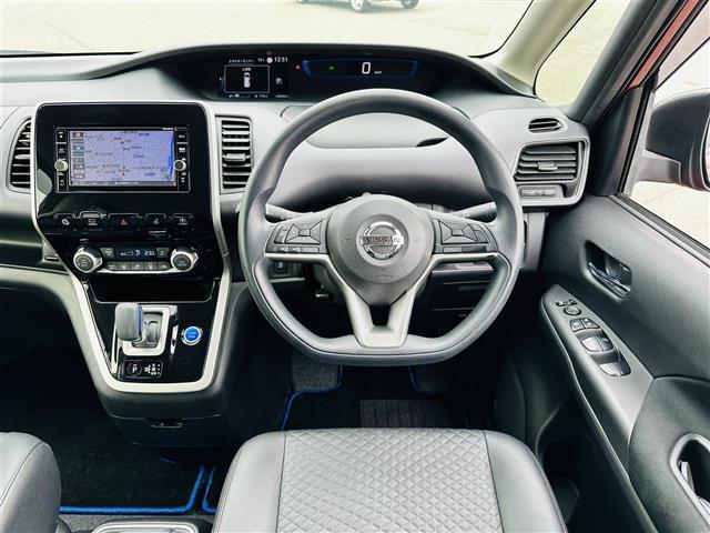 ｅ－パワー　ＸＶ　セーフティパックＡ　純正ＳＤナビ　ＣＤ／ＤＶＤ／ＤＴＶ／Ｂｌｕｅｔｏｏｔｈ　アラウンドビューモニター　両側パワースライドドア　ＬＥＤオートライト　防水シート　クルーズコントロール　スマートキー(4枚目)