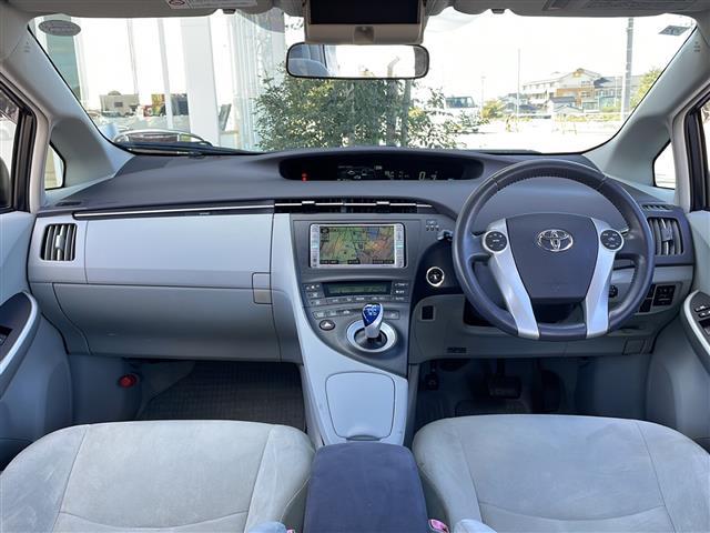 プリウス Ｇ　禁煙車／純正ナビ／電動格納ミラー／クルーズコントロール／スマートキー／ＥＴＣ／純正アルミホイール／純正フロアマット／プッシュスタート／盗難防止装置／横滑り防止装置／オートライト（2枚目）