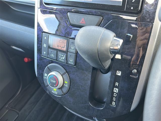 タント カスタムX トップエディションSAIII 禁煙車/純正ナビ/バックカメラ/TV(フルセグ)/片側パワースライドドア/スマートキー/ハーフレザーシート/シートヒーター/純正アルミホイール/純正フロアマット/プッシュスタート/盗難防止装置(15枚目)