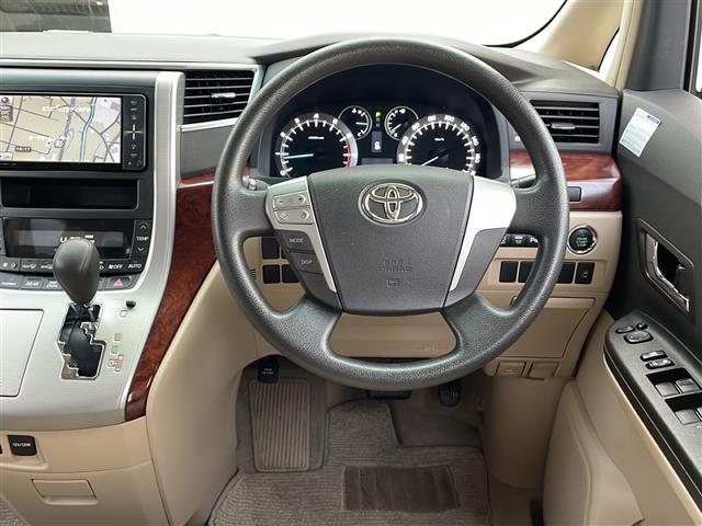 アルファード 240X 禁煙車/純正ナビ/TV(フルセグ)/バックカメラ/HIDランプ/クルーズコントロール/片側電動スライドドア/電動格納ミラー/ETC/純正アルミホイール/プッシュスタート/スマートキー/デュアルエアコン(8枚目)