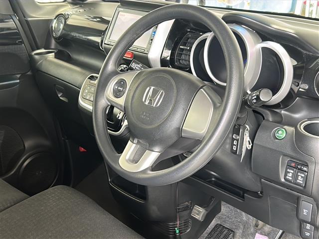 Ｎ－ＢＯＸカスタム Ｇ　ＳＳブラックスタイルパッケージ　４ＷＤ／寒冷地仕様／純正メモリナビ／フルセグ／純正ビルトインＥＴＣ／前後ドライブレコーダー／バックカメラ／衝突軽減ブレーキ／横滑り防止（9枚目）