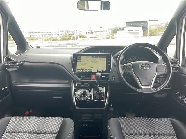 ヴォクシー ＺＳ　煌　フリップダウンモニター／純正ＳＤナビ／フルセグ／バックカメラ／衝突被害軽減ブレーキ／レーンキープアシスト／クルーズコントロール／ＥＴＣ／オートマチックハイビーム／両側パワースライドドア（6枚目）