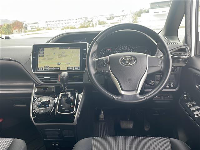 ヴォクシー ＺＳ　煌　フリップダウンモニター／純正ＳＤナビ／フルセグ／バックカメラ／衝突被害軽減ブレーキ／レーンキープアシスト／クルーズコントロール／ＥＴＣ／オートマチックハイビーム／両側パワースライドドア（7枚目）