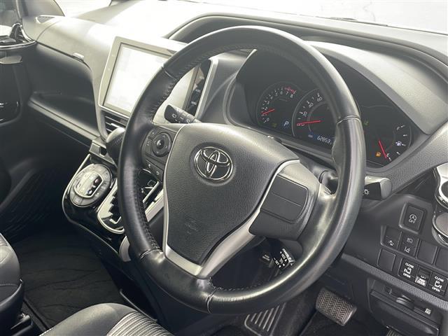 ヴォクシー ＺＳ　煌　フリップダウンモニター／純正ＳＤナビ／フルセグ／バックカメラ／衝突被害軽減ブレーキ／レーンキープアシスト／クルーズコントロール／ＥＴＣ／オートマチックハイビーム／両側パワースライドドア（8枚目）