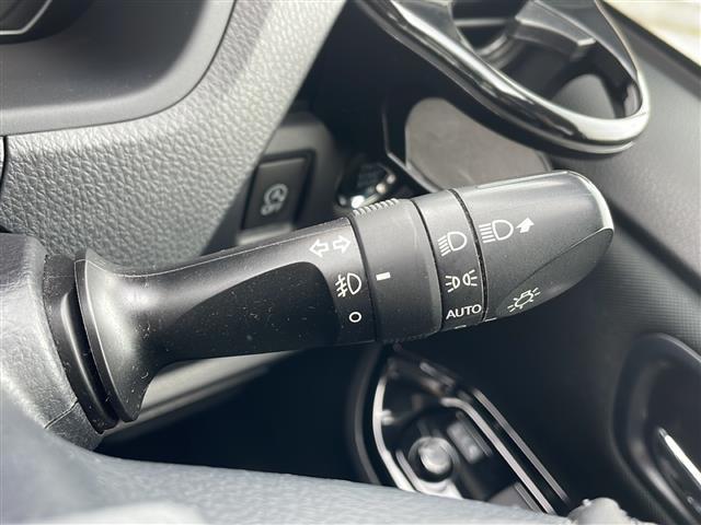 ヴォクシー ＺＳ　煌　フリップダウンモニター／純正ＳＤナビ／フルセグ／バックカメラ／衝突被害軽減ブレーキ／レーンキープアシスト／クルーズコントロール／ＥＴＣ／オートマチックハイビーム／両側パワースライドドア（14枚目）