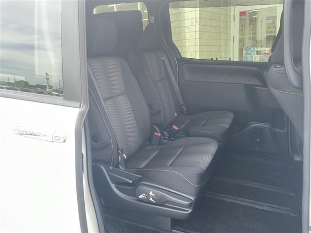 ヴォクシー ＺＳ　煌　フリップダウンモニター／純正ＳＤナビ／フルセグ／バックカメラ／衝突被害軽減ブレーキ／レーンキープアシスト／クルーズコントロール／ＥＴＣ／オートマチックハイビーム／両側パワースライドドア（21枚目）