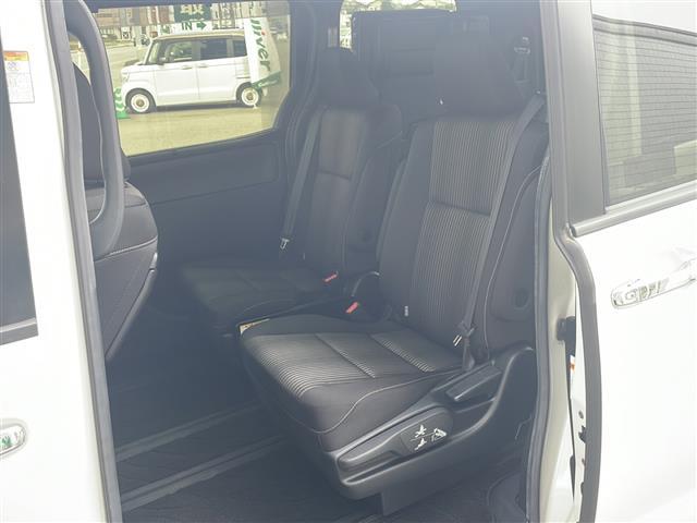 ヴォクシー ＺＳ　煌　フリップダウンモニター／純正ＳＤナビ／フルセグ／バックカメラ／衝突被害軽減ブレーキ／レーンキープアシスト／クルーズコントロール／ＥＴＣ／オートマチックハイビーム／両側パワースライドドア（23枚目）