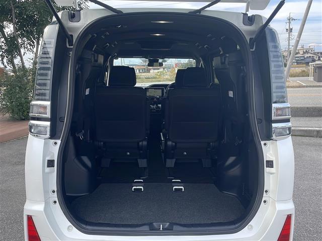 ヴォクシー ＺＳ　煌　フリップダウンモニター／純正ＳＤナビ／フルセグ／バックカメラ／衝突被害軽減ブレーキ／レーンキープアシスト／クルーズコントロール／ＥＴＣ／オートマチックハイビーム／両側パワースライドドア（24枚目）