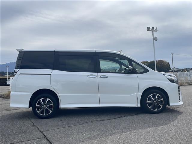 ヴォクシー ＺＳ　煌　フリップダウンモニター／純正ＳＤナビ／フルセグ／バックカメラ／衝突被害軽減ブレーキ／レーンキープアシスト／クルーズコントロール／ＥＴＣ／オートマチックハイビーム／両側パワースライドドア（36枚目）